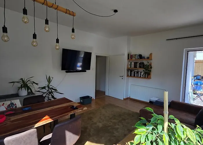 Giant Private Garden & Spacious Flat In