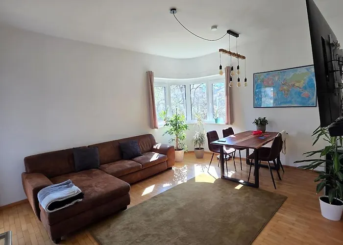 Giant Private Garden & Spacious Flat In *